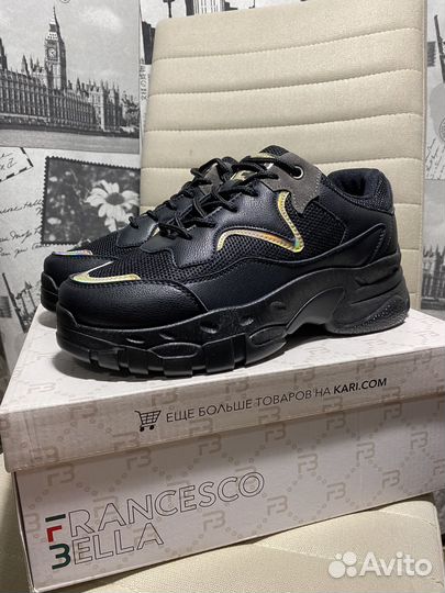 Кроссовки женские новые