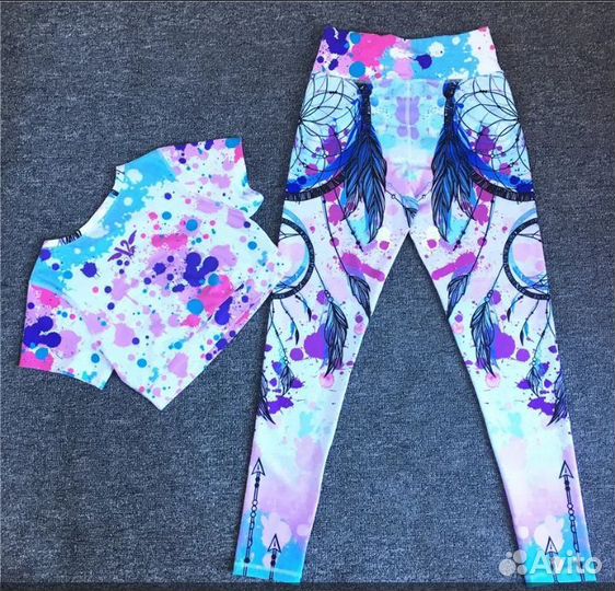 Эластичный спортивный костюм для фитнеса