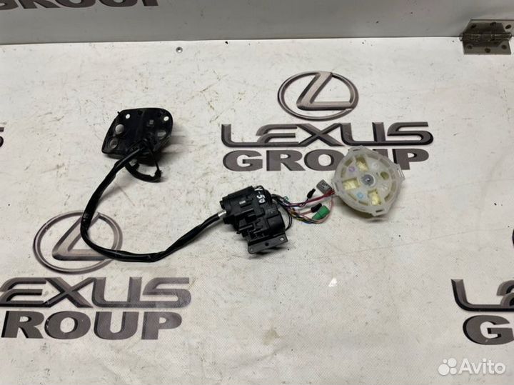 Мотор привода зеркала прав. Toyota RAV4