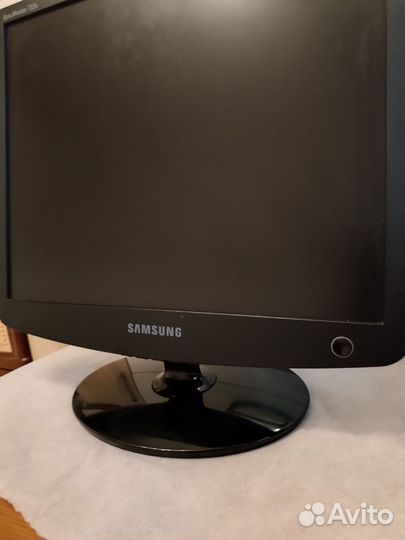 Монитор Samsung