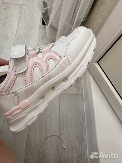Кроссовки для девочки