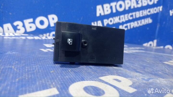 Кнопка стеклоподъемника Opel Astra J хэтчбек 2011