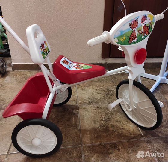 Велосипед трёхколёсный с родительской ручкой