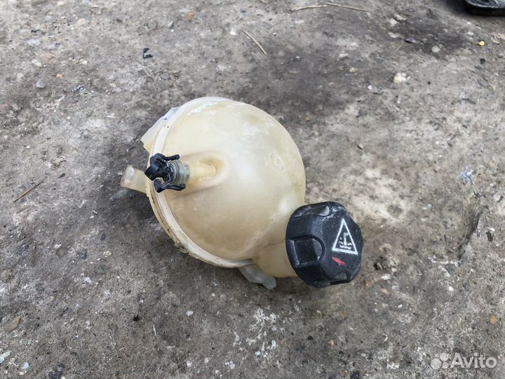 Расширительный бачок Peugeot 308