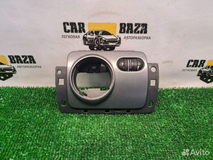 Накладка на торпедо с переключателем света фар