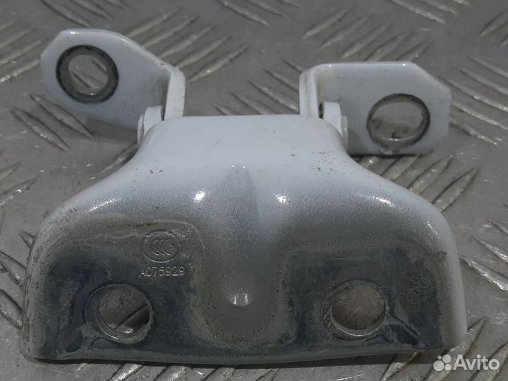 Б/У Петля верхняя двери задней правой#001