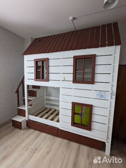 Кровать домик детская двухъярусная и 2 матраса