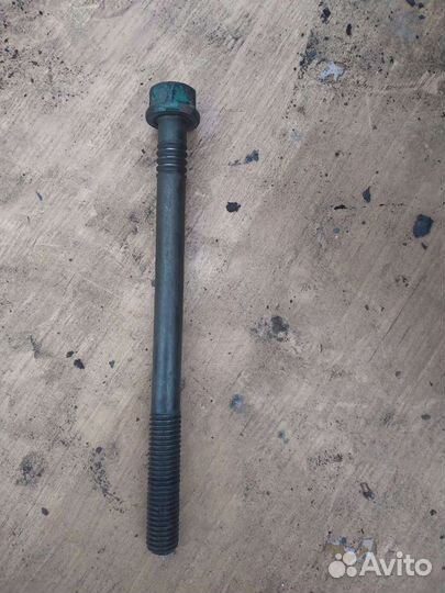 Болт головки блока цилиндров Volvo F12