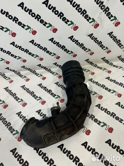 Патрубок воздушного фильтра Лада Гранта 1 седан 1