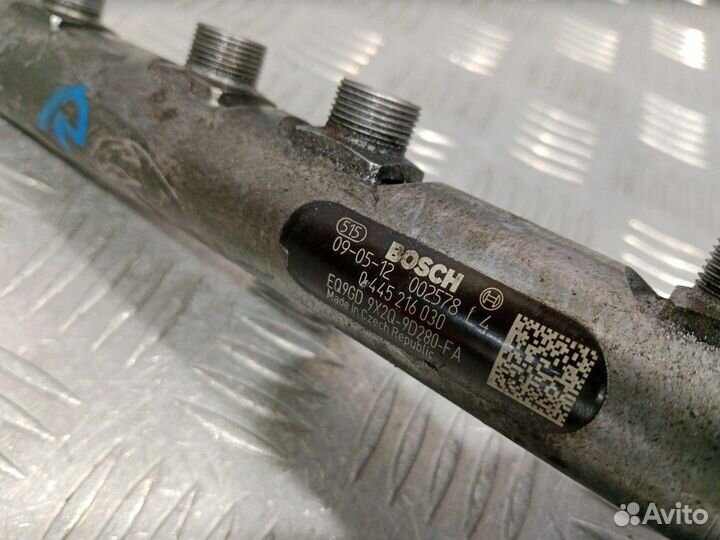 Б/У Рейка топливная (рампа) правая Jaguar L#002