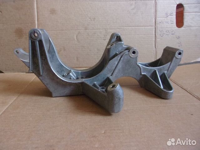 Audu Q7 / VW Touareg, кронштейн генератора