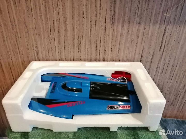 Катер на пульте управления