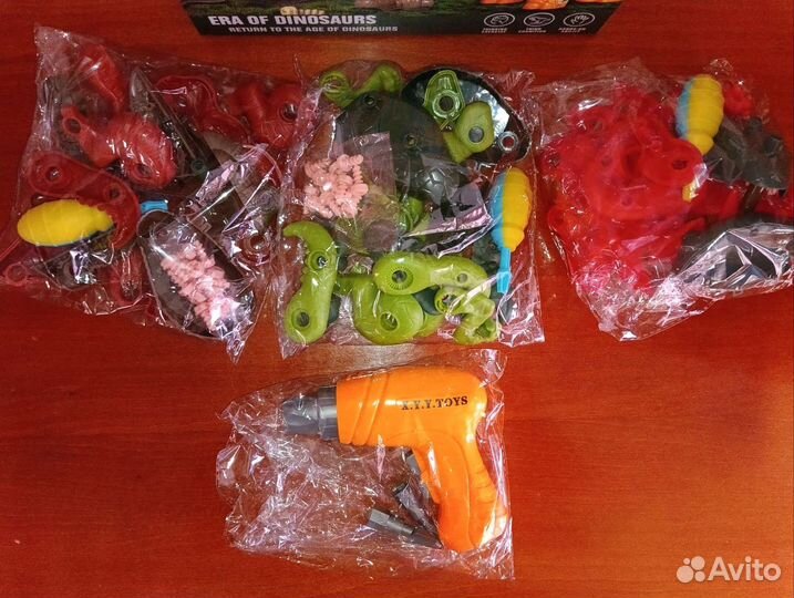 Динозавры и шуруповёрт на батарейках