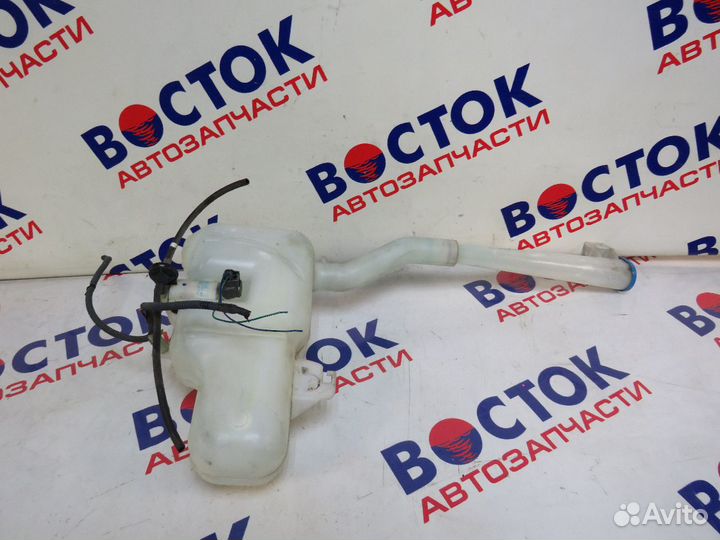 Бачок омывателя nissan elgrand E51, ME51, MNE51