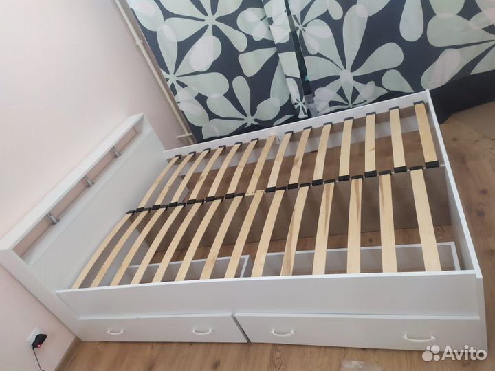 Кровать с матрасом