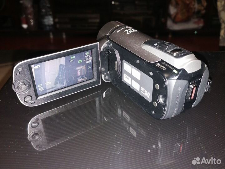 Видеокамера canon legria Full HD