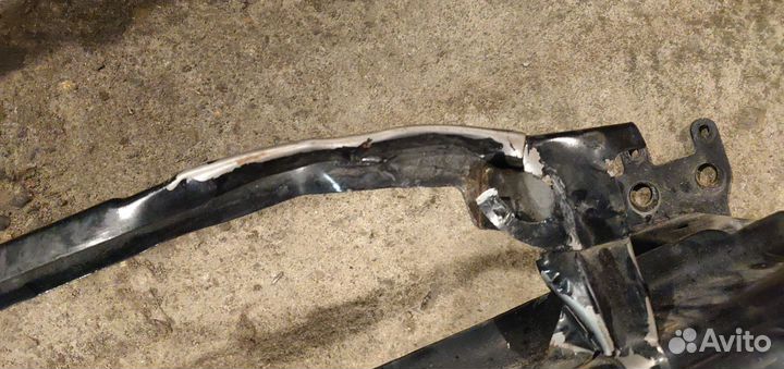 Усилитель переднего бампера Skoda Octavia A5 FL