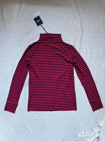 Малиновая полосатая водолазка 