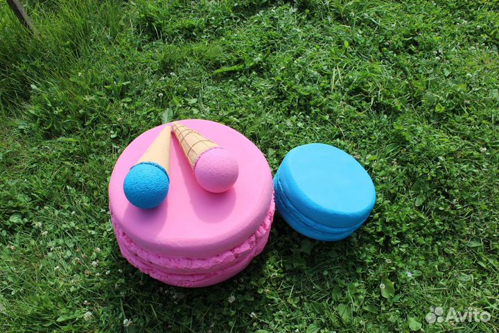 Сладости: макарунс, мороженое