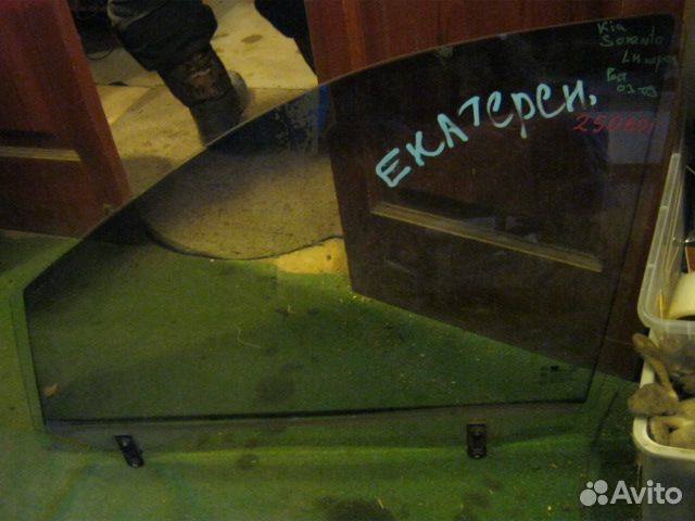 Стекло двери передней левой Sorento