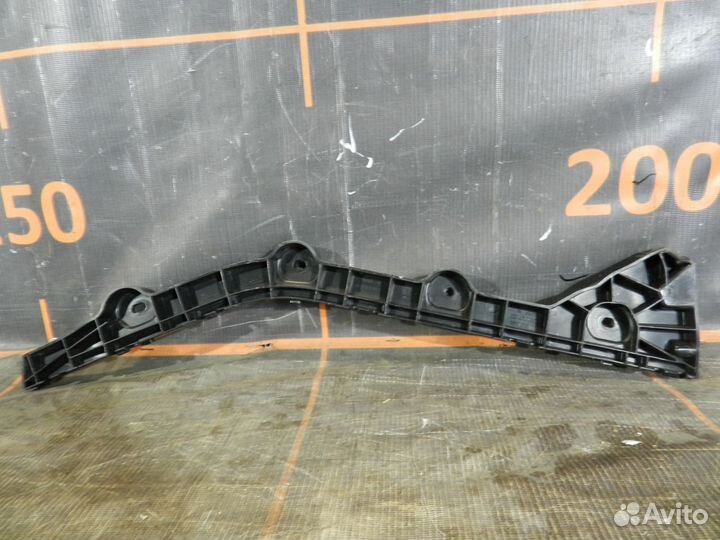 Кронштейн бампера заднего правый- Skoda Rapid