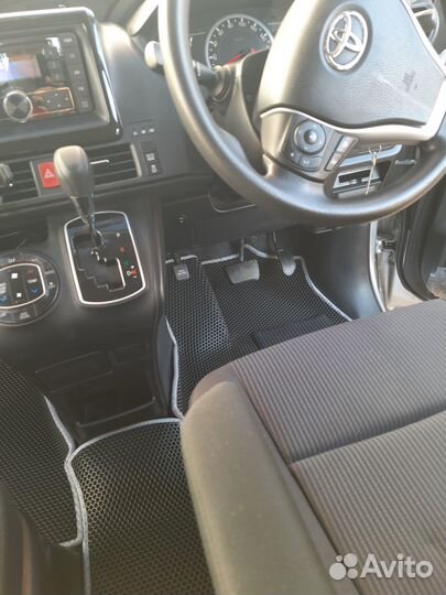 Коврики Эва 3 д с бортиками Тойота Вокси