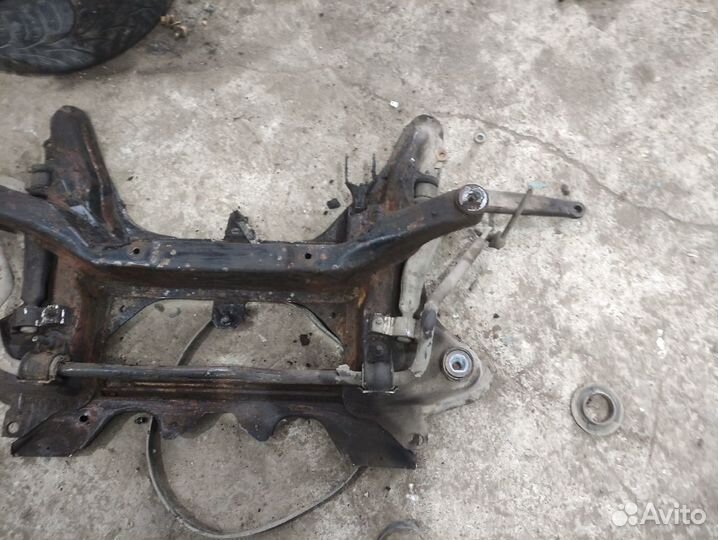 Балка подвески передняя (подрамник) Peugeot 406