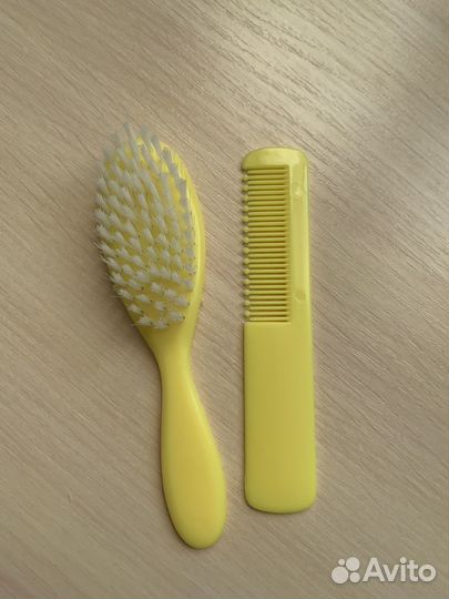 Набор для малыша: расчески + ножницы