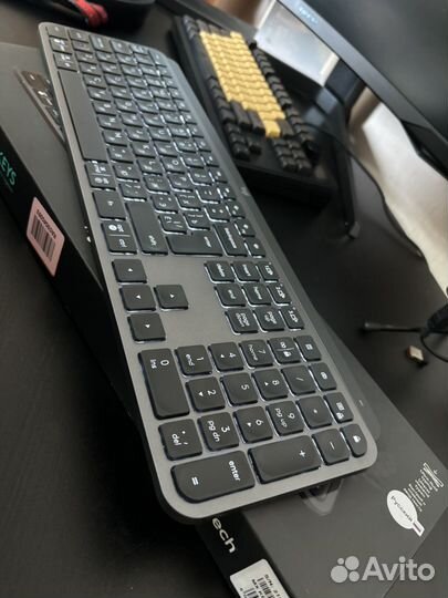 Logitech mx keys