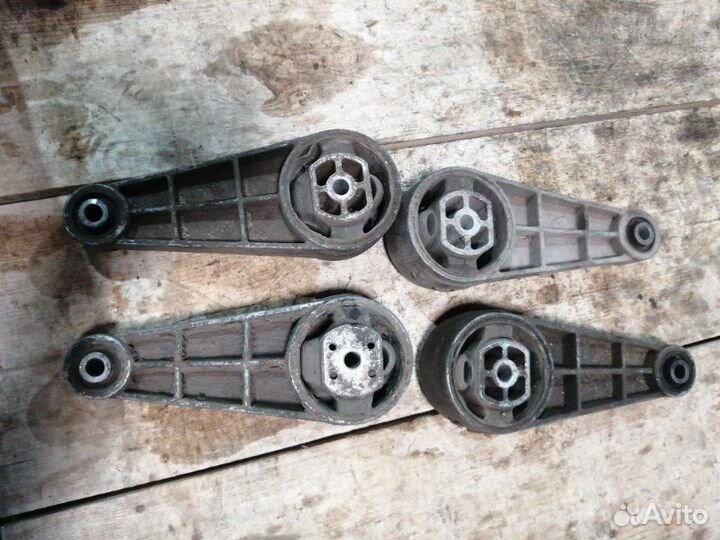 Подушка двигателя Chevrolet Lacetti J200