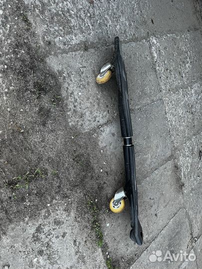 Скейтборд на двух колесах