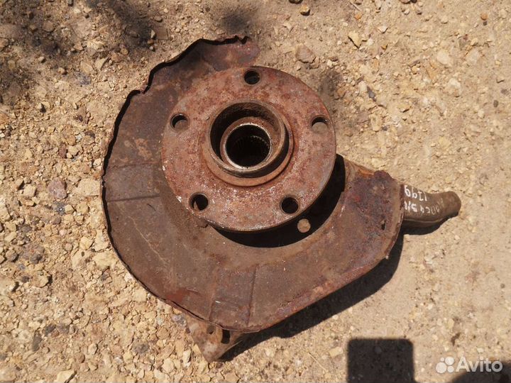 Кулак поворотный зад Audi 100C4 /A6C4 левый