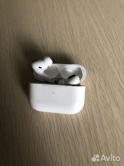 Беспроводные наушники apple airpods