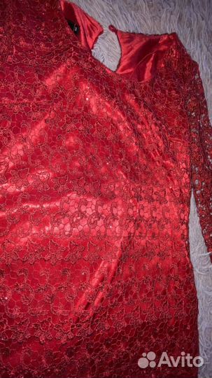 Красное кружевное платье