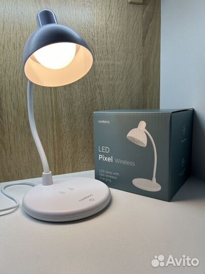 Лампа с беспроводной зарядкой Rombica Pixel