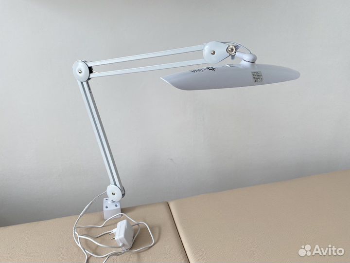 Лампа настольная на струбцине светодиодная