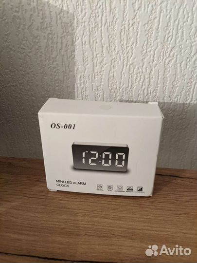 Светодиодные часы с термометром