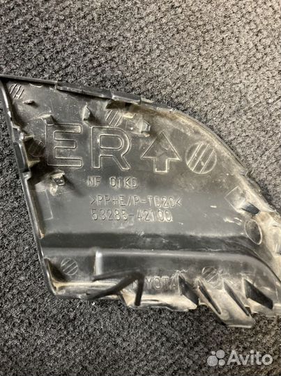 Заглушка буксировочного крюка правая Toyota RAV4