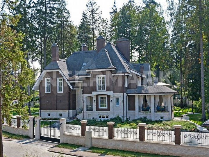 Дом 690 м² на участке 29 сот.