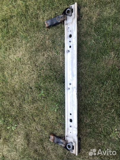 Балка подрадиаторная передняя Renault Megan 3