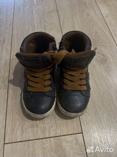 Отдам бесплатно демисезонные ботиночки 26/27р