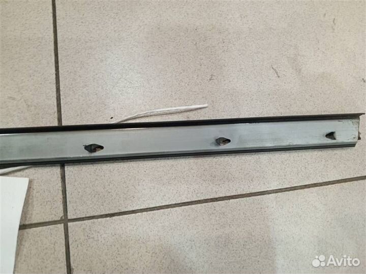 Уплотнитель стекла двери задней левой (бархотка в