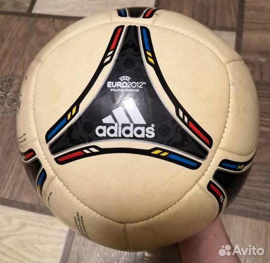 Футбольный мяч adidas uefa euro 2012