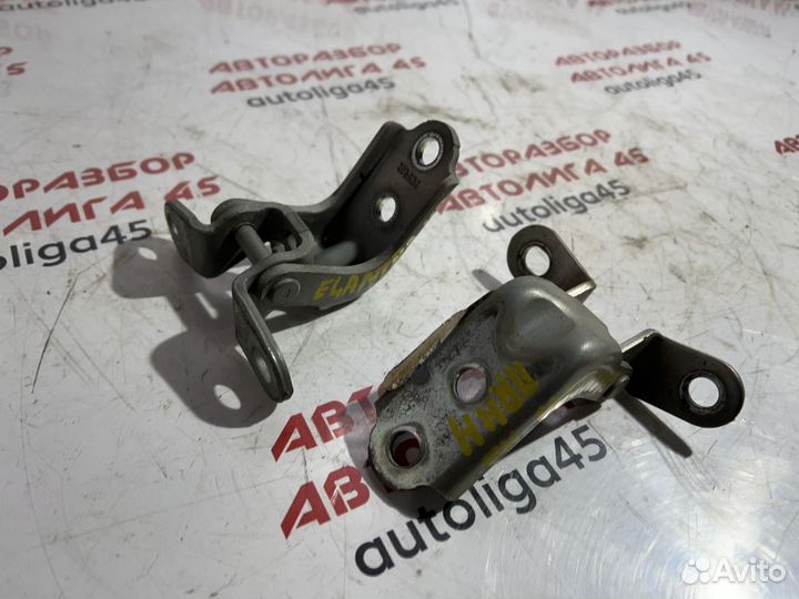 Петля двери Hyundai Elantra HD