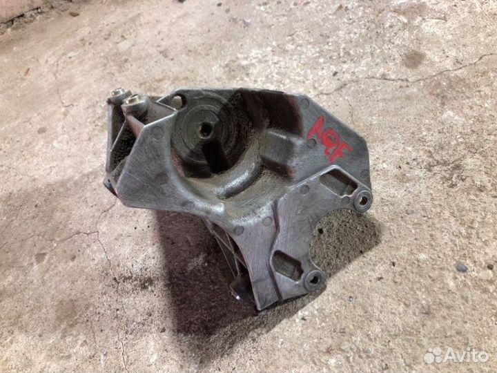 Кронштейн гидроусилителя руля Audi A8 D2/4D 2001