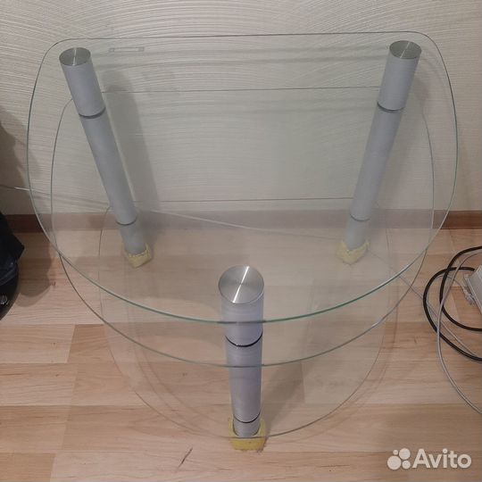 Бронь. Стол стеклянный
