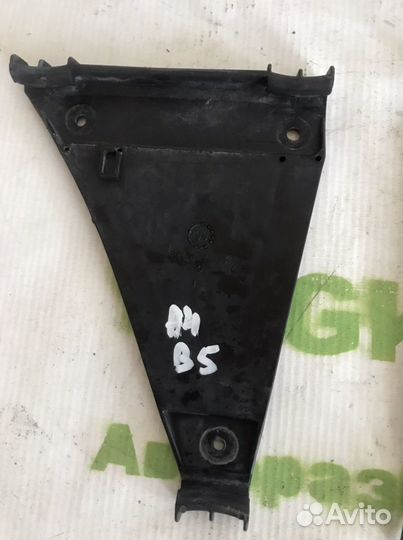 Кронштейн бампера audi a4 b5. 1997г