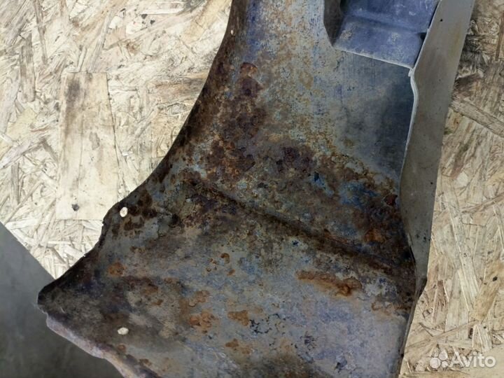 Переднее правое крыло Ford Mondeo 2