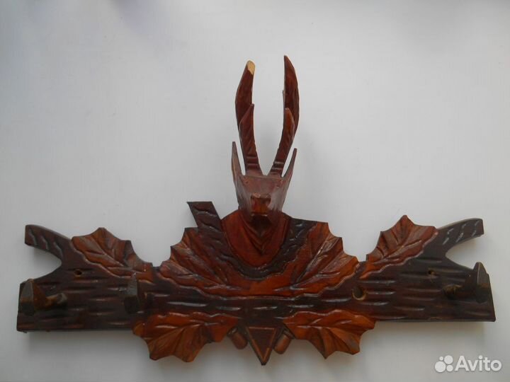 Декоративная вешалка