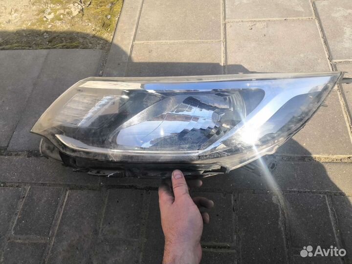 Левая фара Kia Rio 2016